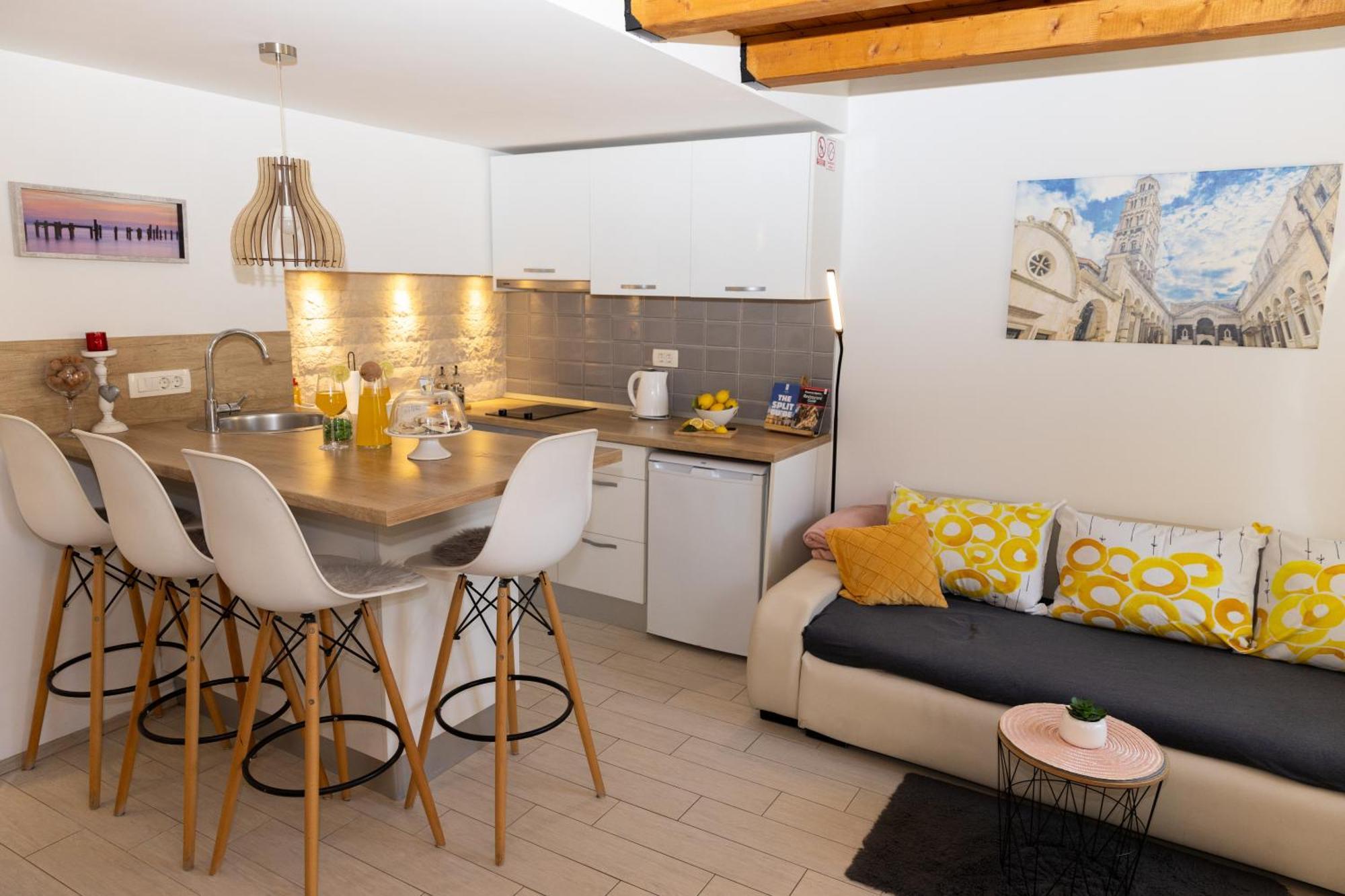 Central Split Rooms And Apartments Paese Buitenkant foto