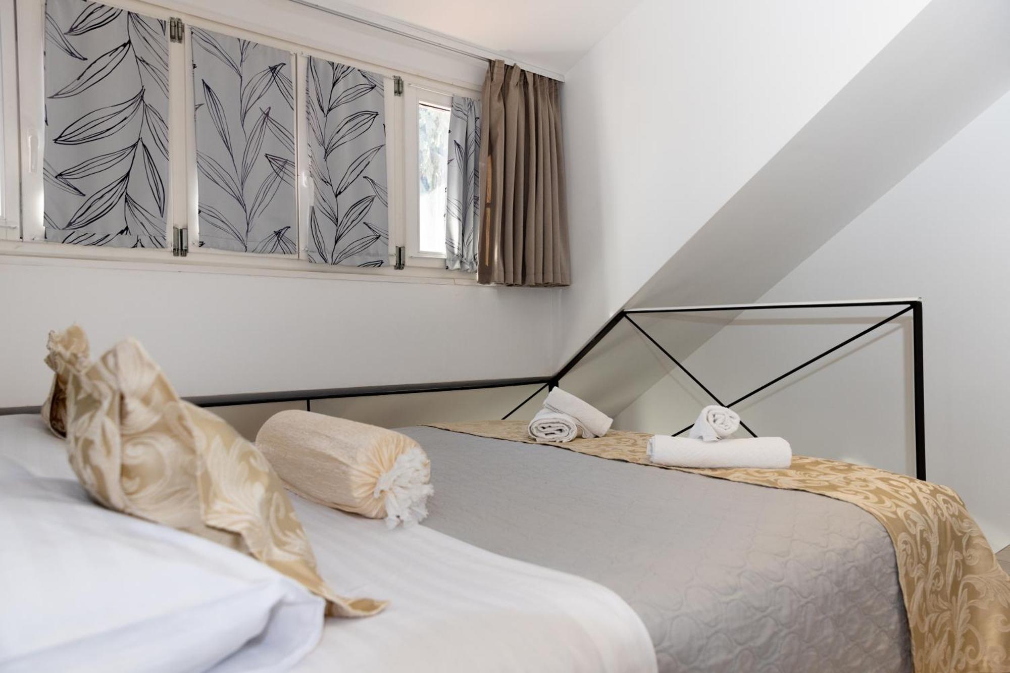 Central Split Rooms And Apartments Paese Buitenkant foto